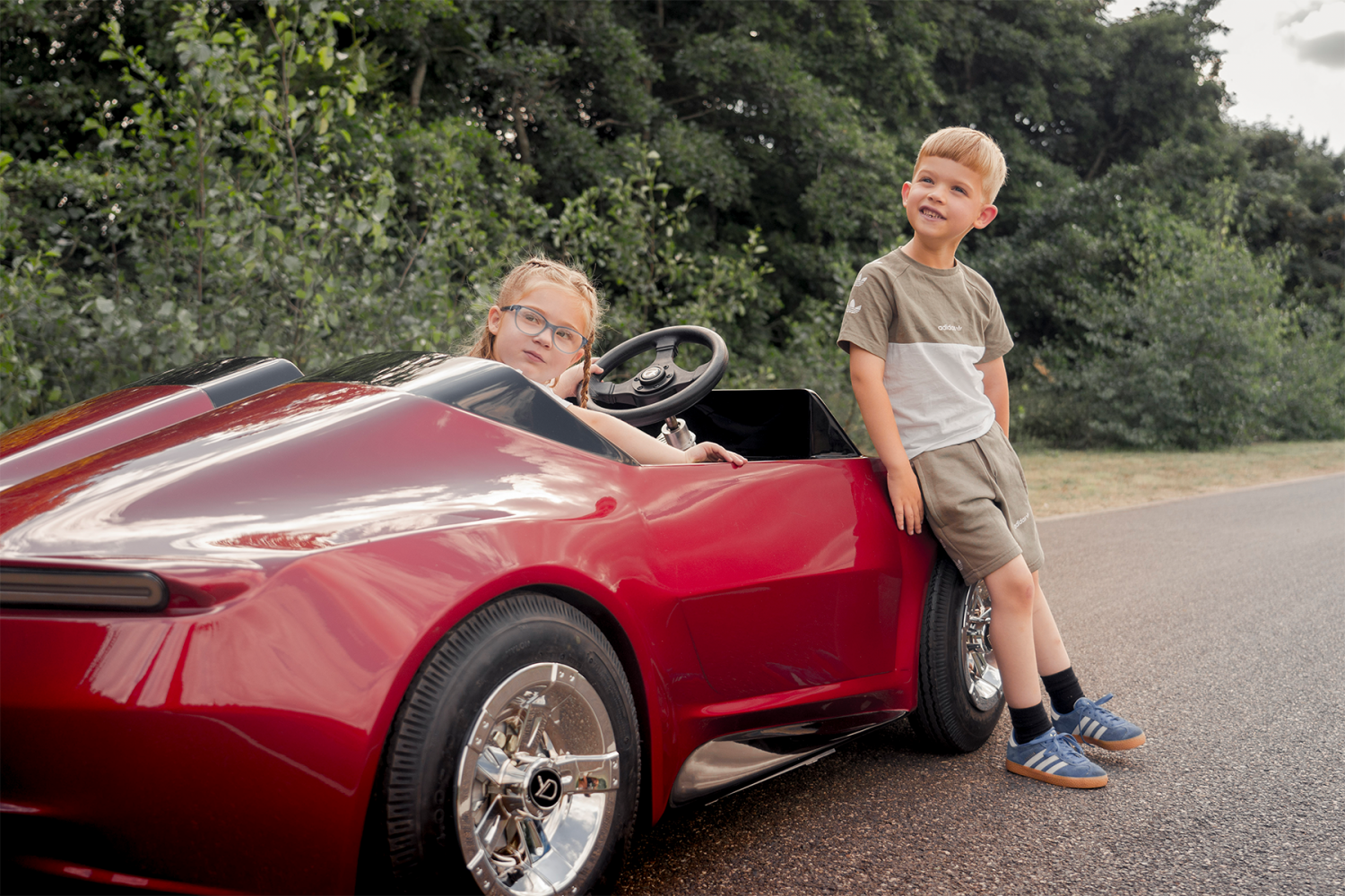 The electric car giving driving lessons to children under 10